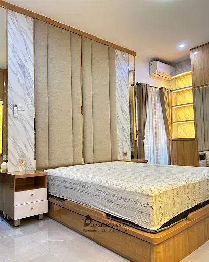 Kamar tidur dengan headboard panel kain dan aksen marmer custom